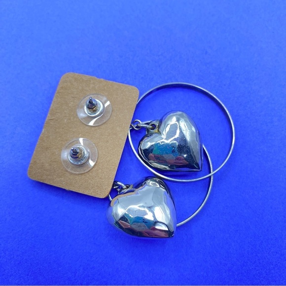 Vintage Circa 1980's Silver Tone Puffed Hearts Circle Hoop Post Earrings - Picture 6 of 7